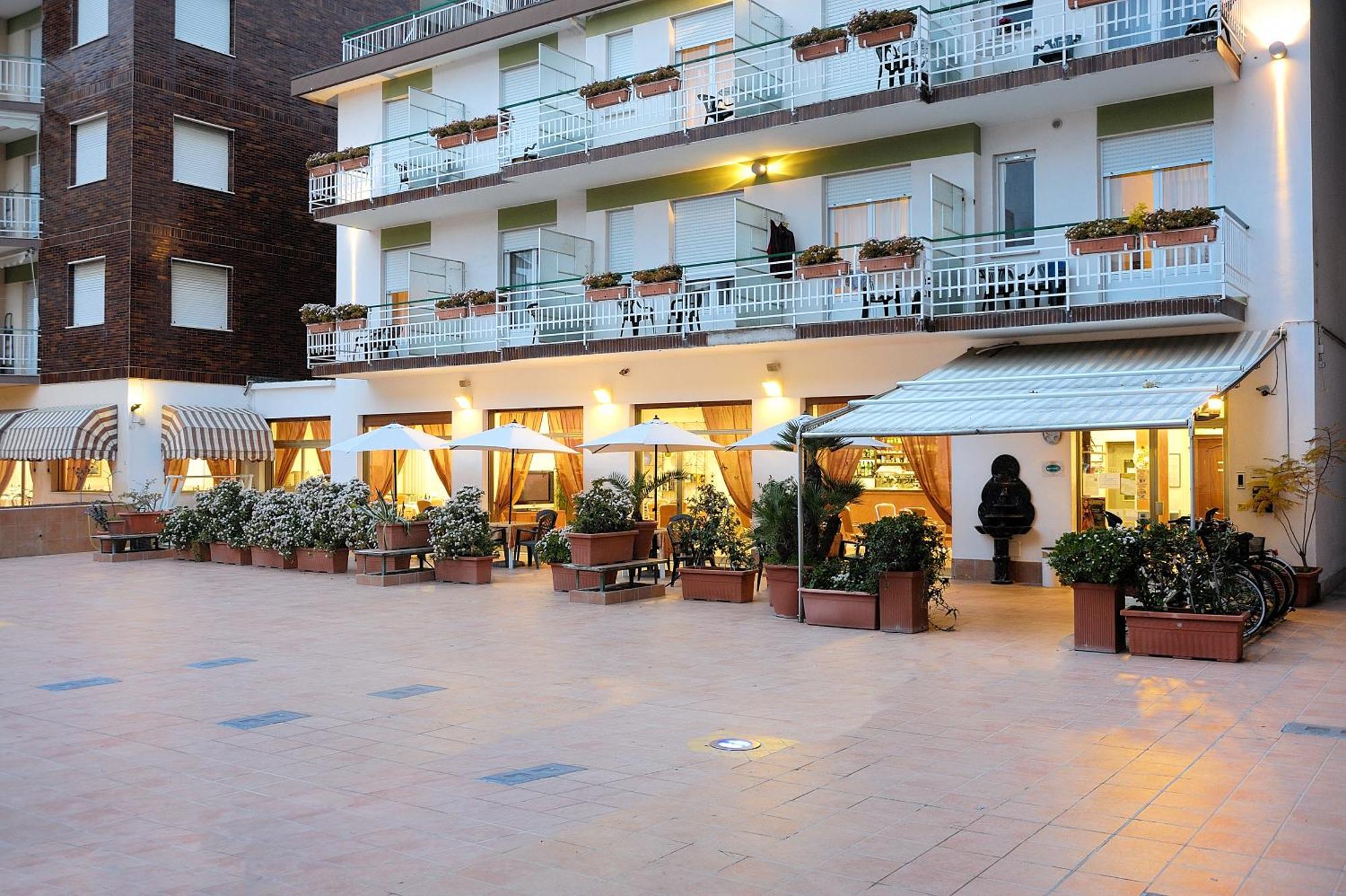 Hotel Arma Ristorante อาร์มา ดิ ตัจจา ภายนอก รูปภาพ